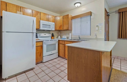 Napili-Honokowai Condo | 1-Bedroom Condo near Kahana Beach | Pool + Hot Tub