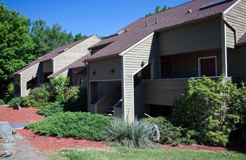 Hawley Condo | 1-Bedroom Condo near Lake Wallenpaupack