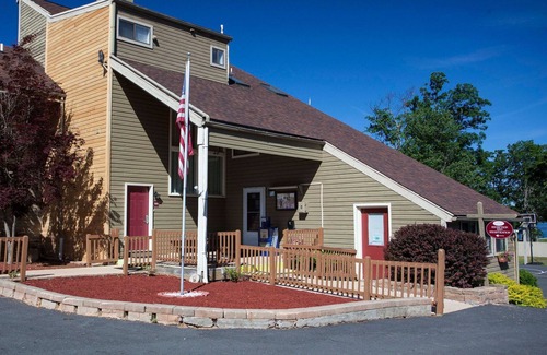 Hawley Condo | 1-Bedroom Condo near Lake Wallenpaupack