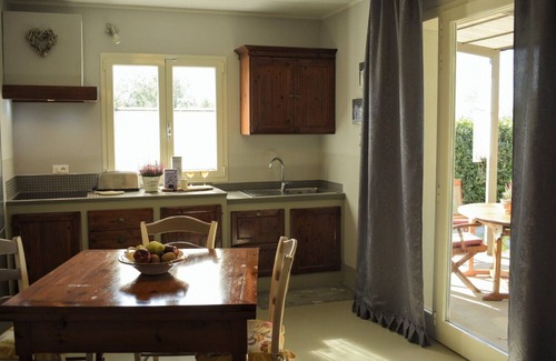 Saturnana Cottage | 1 bedroom cottage with pool and lovely garden near restaurant