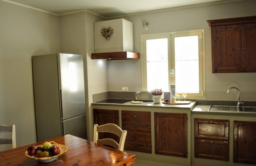 Saturnana Cottage | 1 bedroom cottage with pool and lovely garden near restaurant
