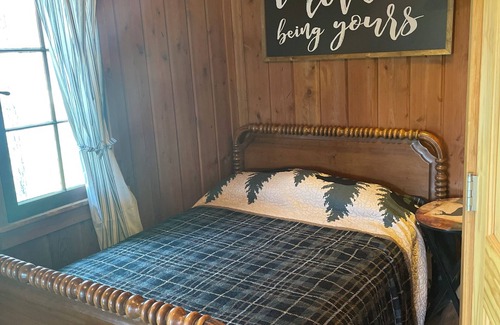 Itasca County Resort | 1 bedroom couple's cabin. Adorable screen porch looking out at Clear Lake.