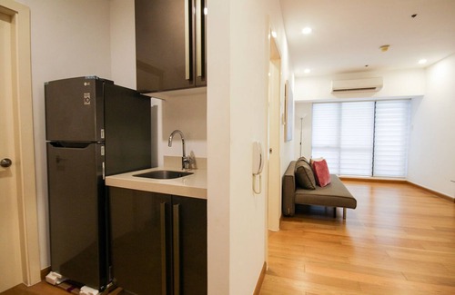 Downtown Apartment | 1-Bedroom Deluxe in Makati @ Milano 1603