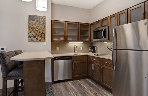 Overland Park Condo | 1 Bedroom | Free Breakfast. Pool. Shared BBQ