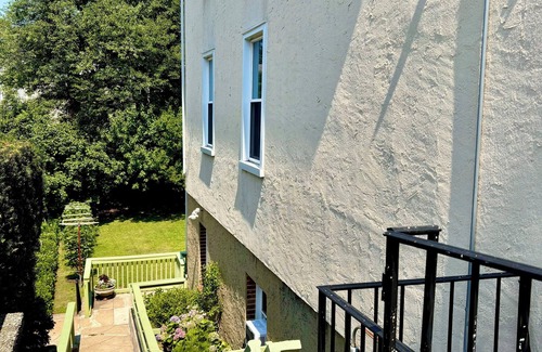 Southeast Yonkers Apartment | 1-Bedroom Garden Apartment