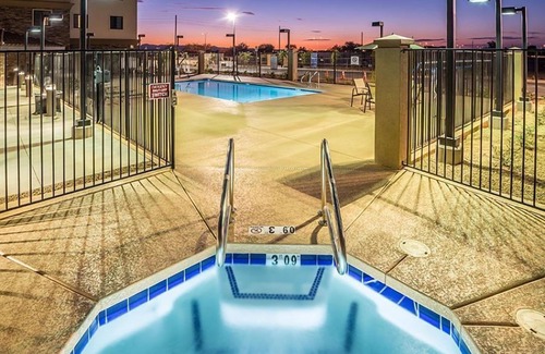 Chandler Condo | 1 Bedroom | Heated Outdoor Pool + Free Breakfast