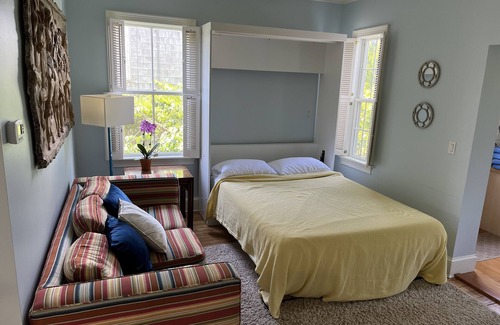 Stonington House | 1-bedroom in the Borough, just steps to the water