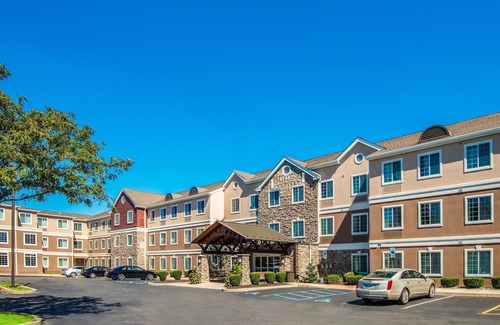 East Texas Condo | 1 Bedroom | Indoor Pool. Free Breakfast.