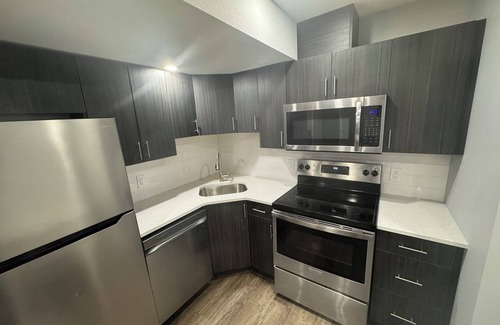 Regina House | 1-Bedroom | On site Parking | near YQR Airport