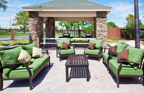 Airport North Condo | 1 Bedroom | Outdoor Pool + Free WiFi