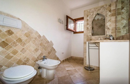 Porto Pozzo Apartment | 1 Bedroom Seaview Apartment with Large Swimming Pool
