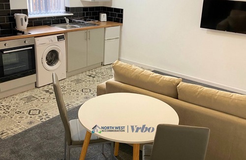St Helens Apartment | 1 Bedroom St Helens Apartment | Free WiFi | Fully Furnished