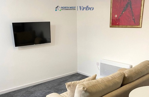 St Helens Apartment | 1 Bedroom St Helens Apartment | Free WiFi | Fully Furnished