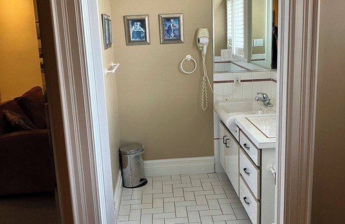 Camlachie Apartment | 1 Bedroom Suite @ Sawmill Creek Golf Resort