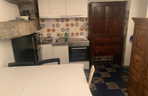 Pallusieux Apartment | 1 bedroom “the old cave” with garden and solarium