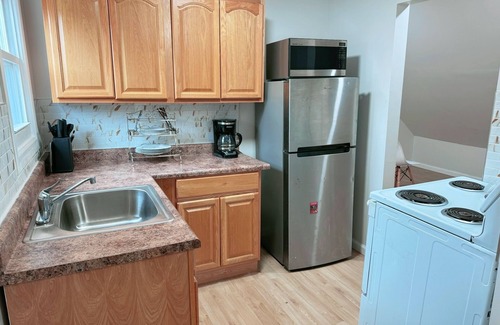 Newark Apartment | 1 Bedroom Urban Retreat with Patio & Gym!