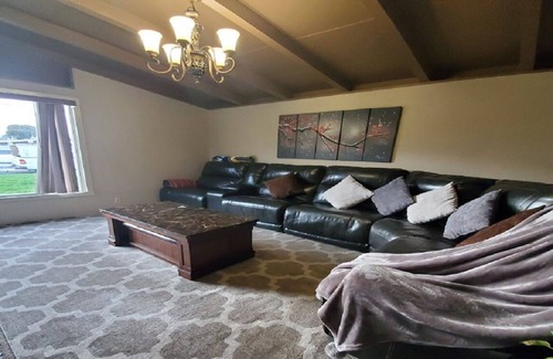 Hayward House | 1 Bedroom with Shared Bathroom