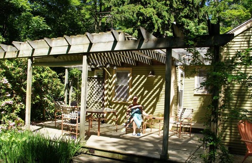 Glenn Cottage | 1 Block from Lake Michigan, Traditional Michigan Cottage