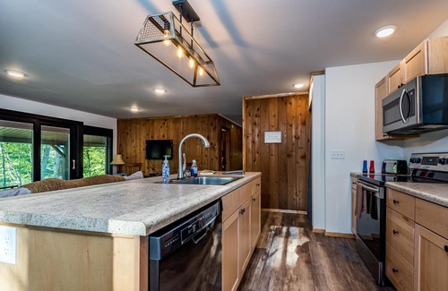 Helmsburg Cabin | 1+BR, 1BA