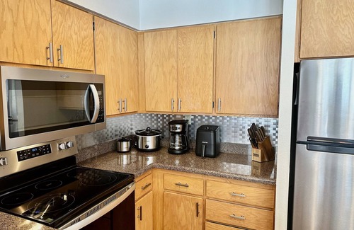 Lakeside Village Condo | 1 BR 2 Bath Condo - sleeps up to 6 - 180º Lake, Mtn & Ski Slope Views