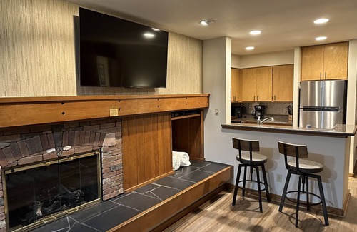 Lakeside Village Condo | 1 BR 2 Bath Condo - sleeps up to 6 - 180º Lake, Mtn & Ski Slope Views