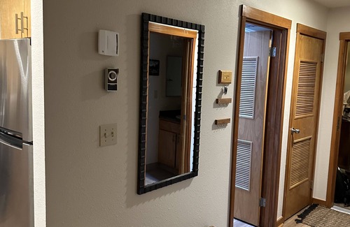 Lakeside Village Condo | 1 BR 2 Bath Condo - sleeps up to 6 - 180º Lake, Mtn & Ski Slope Views