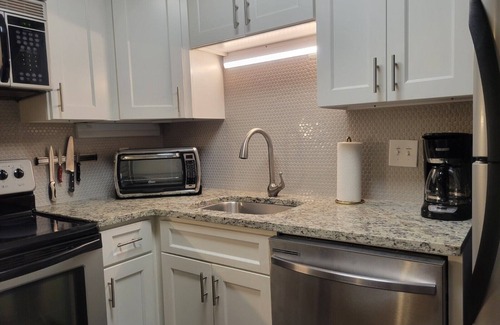 Athens Condo | 1 BR Condo - Location, Location, Location! Easy Walk to Campus & Stadium!