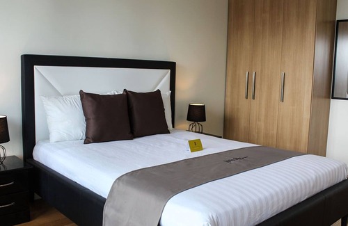 Makati Apartment | 1-BR Deluxe @ ACQUA Livingstone 3004B