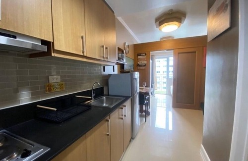 Barangay 76 Condo | 1 BR Fully Furnished Condo Across MOA w/Pool and Parking - Shell Tower A, 1130