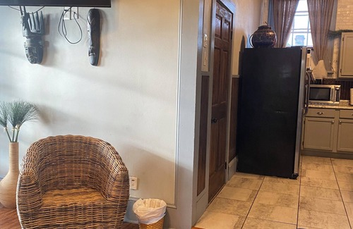 Seventh Ward Apartment | 1 BR Prime Time Historic Comfort - Jazz Fest Hub/Coffee Lovers Dream