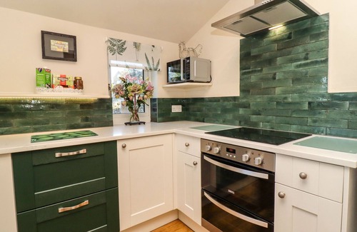 Grassington Cottage | 1 BRIDGE END & GARDEN, pet friendly in Grassington