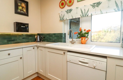 Grassington Cottage | 1 BRIDGE END & GARDEN, pet friendly in Grassington