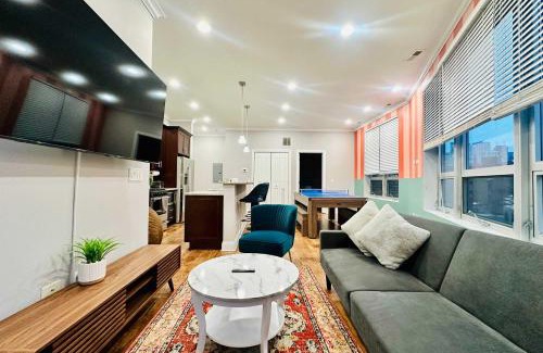 River West Apartment | 1 Garage Parking, Skyline Rooftop, PingPong, Balcony