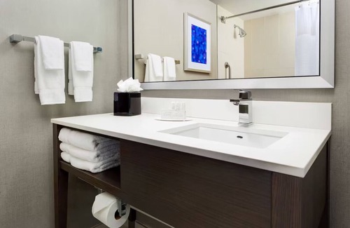 Cambridgeport Hotel | 1 King at Courtyard Boston Cambridge - Walk to Cafes, Parks & Transit