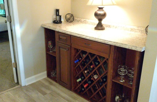 Westgate House | 1 King suite 2 queen's bedroom lfamily home great location!