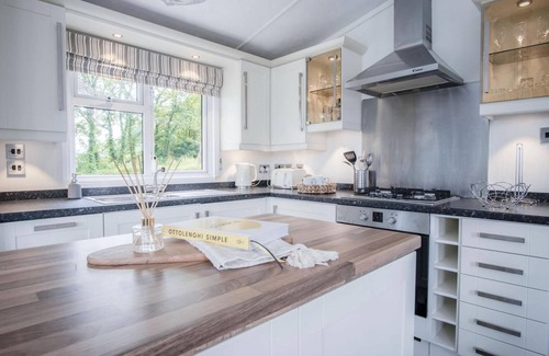 Llanddowror Apartment | 1 Manor Lodge - 3 Bedroom Lodge - Pendine