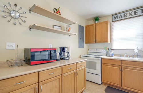 Issue House | < 1 Mi to Colonial Beach: Coastal Gem w/2 Porches
