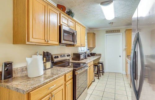 Waycross House | 1 Mi to Dtwn Waycross: Home w/Furnished Porch