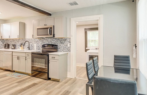 Urban Core House | < 1 Mi to EverBank Stadium: Retreat w/Yard!