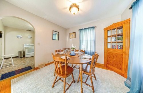 Ashtabula House | < 1 Mi to Lake Erie: Ashtabula Hideaway!