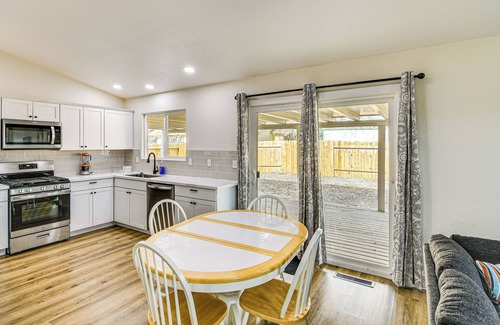 Fernley House | 1 Mi to Pioneer Crossing Casino: Fernley Retreat!