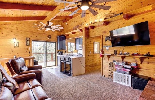 Upper Moonridge Cabin | 1 Mi to Skiing: Mtn-View Cabin in Big Bear Lake
