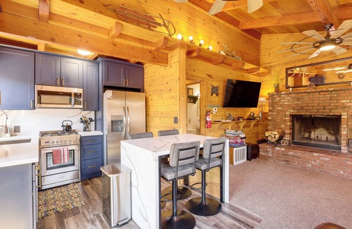 Upper Moonridge Cabin | 1 Mi to Skiing: Mtn-View Cabin in Big Bear Lake