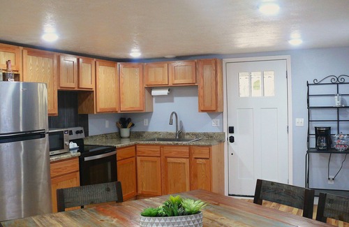 Diamond City House | 1 mile to Bull Shoals Lake and 1 mile to the Diamond City Country Club.