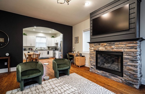 Brewers Hill House | 1 Mile to Downtown -Brewers Hill-Rooftop Deck-Gym