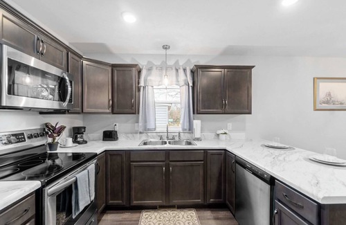 Clarksville House | 1-Mile to Downtown Clarksville! 2 Comfy Homes!
