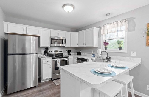 Clarksville House | 1-Mile to Downtown Clarksville! Queen-City Comfort