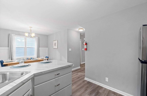 Clarksville House | 1-Mile to Downtown Clarksville! Queen-City Comfort