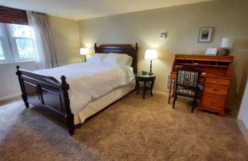 Donelson Apartment | 1 mile to Grand Ole Opry and Gaylord Opryland; Full Kitchen & Patio with Firepit