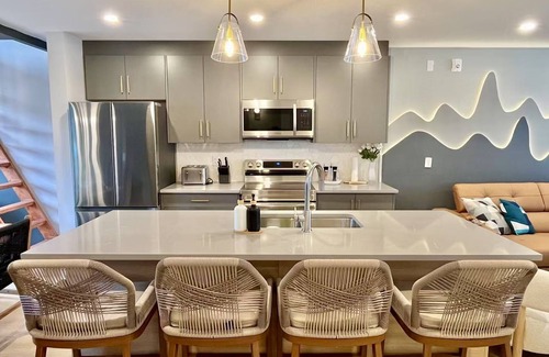 Harvie Heights Condo | 1 Min to Banff Gate Booth |Mountain Views, Loft Net, Kids’ Wall & Design Touches